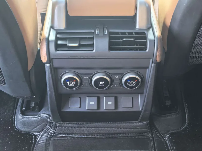 Land Rover Defender — фото 12