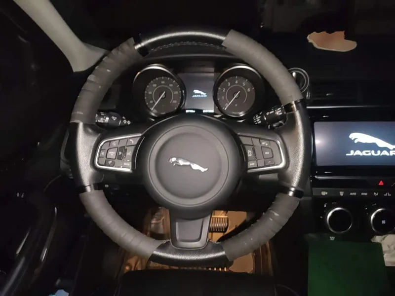 Jaguar E-PACE — фото 11