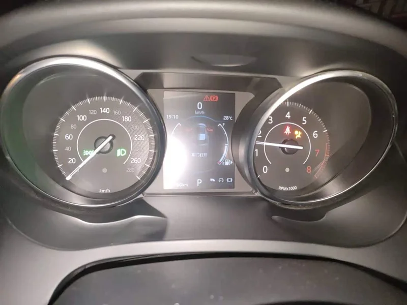 Jaguar E-PACE — фото 12