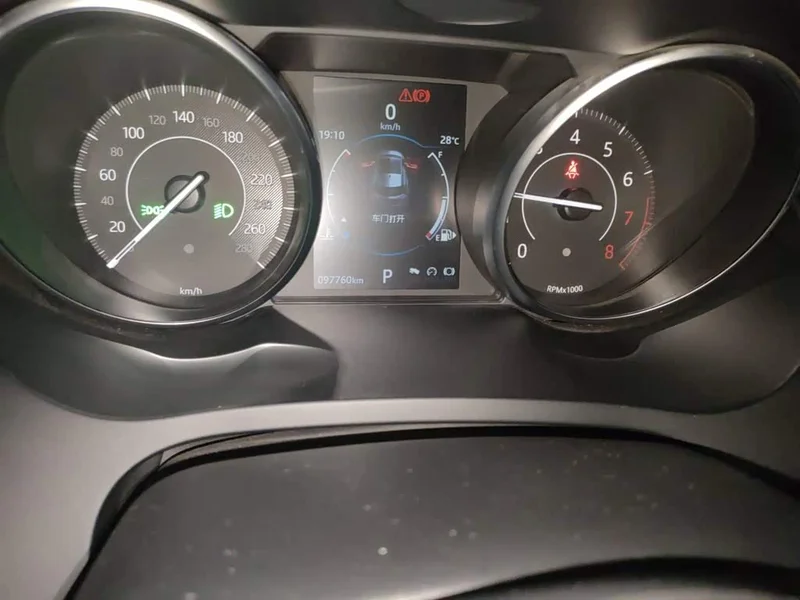 Jaguar E-PACE — фото 13