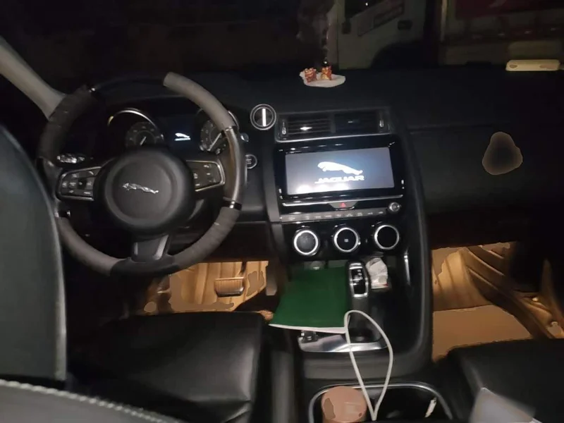 Jaguar E-PACE — фото 10