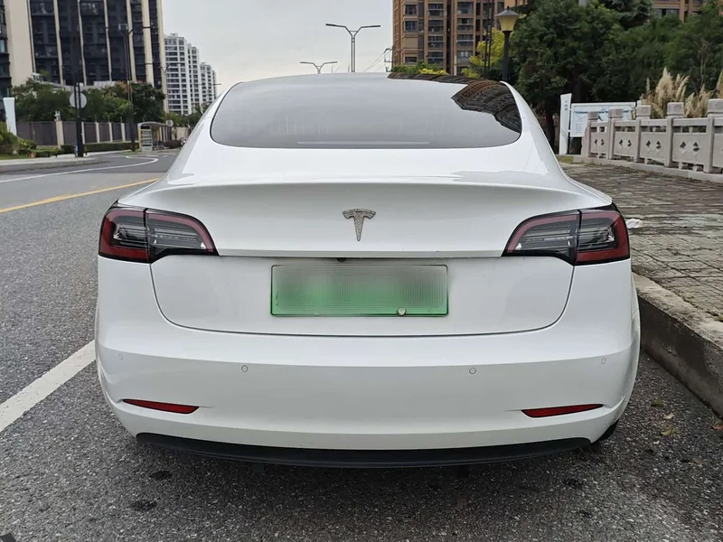 Tesla Model 3 — фото 3