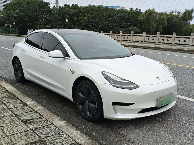 Tesla Model 3 — фото 4