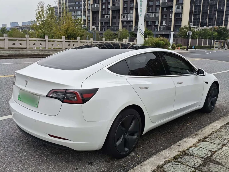 Tesla Model 3 — фото 5