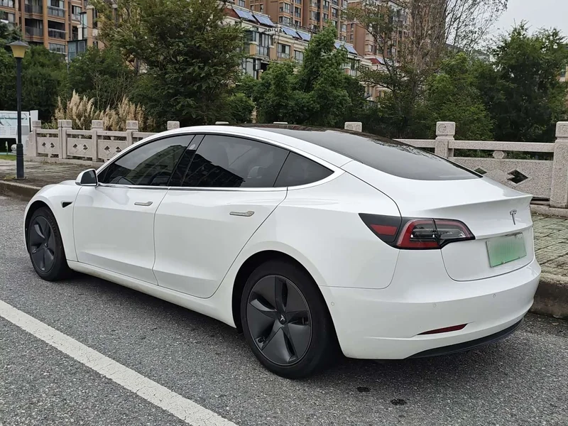 Tesla Model 3 — фото 6