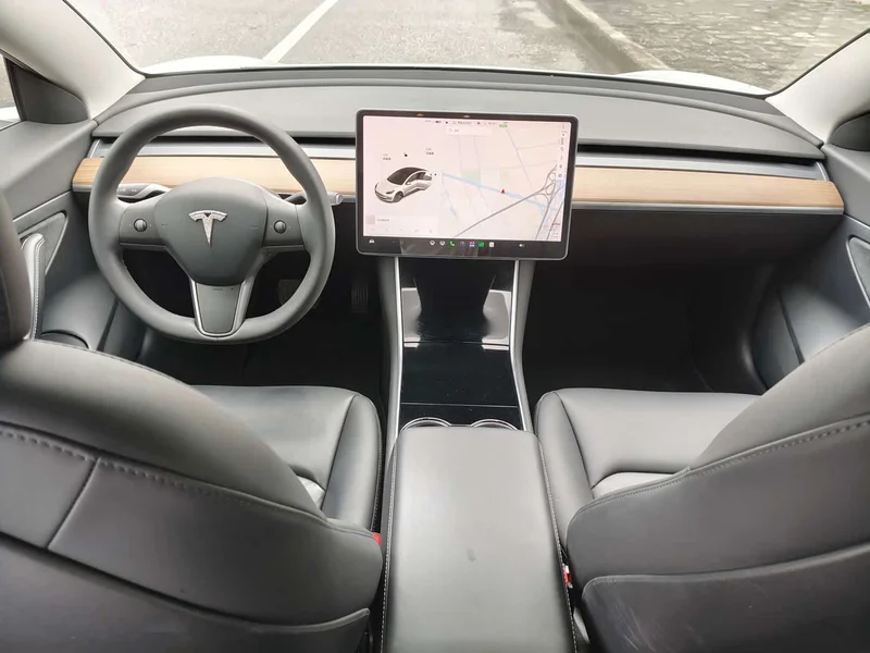 Tesla Model 3 — фото 10