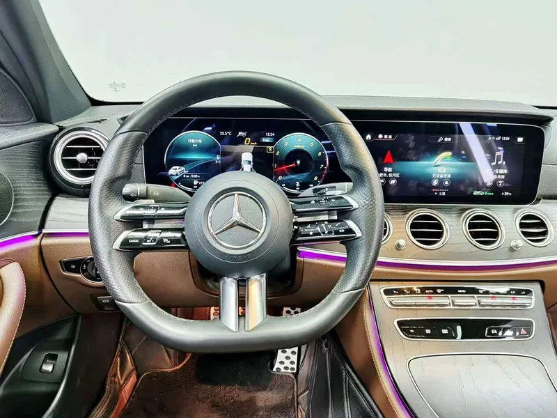 Mercedes-Benz E-Class — фото 10