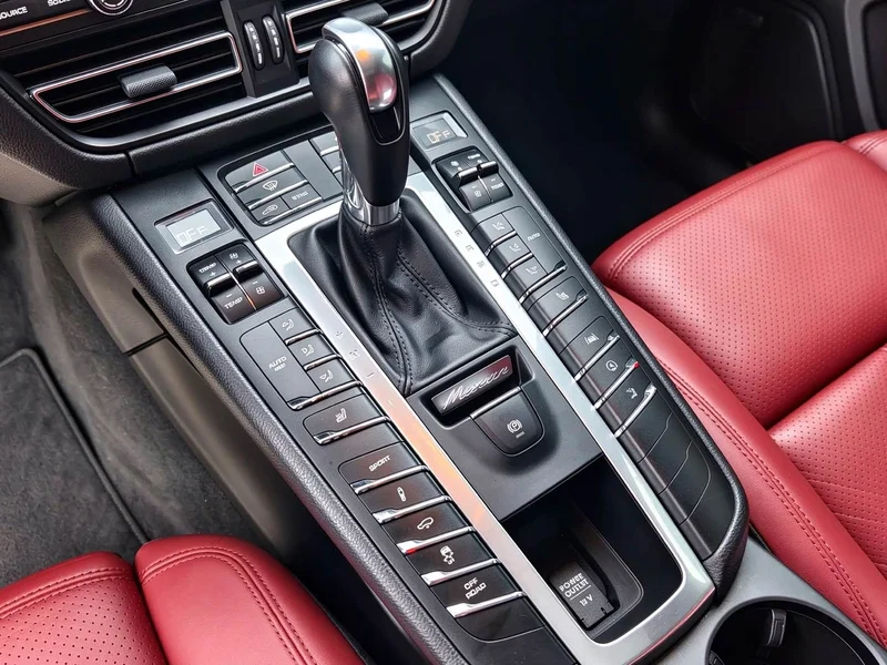 Porsche Macan — фото 11