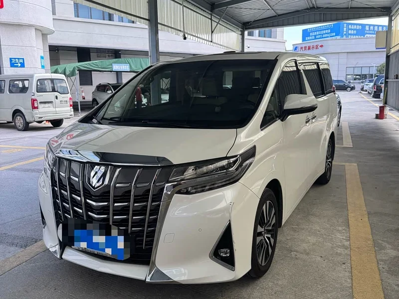 Toyota Alphard — фото 1