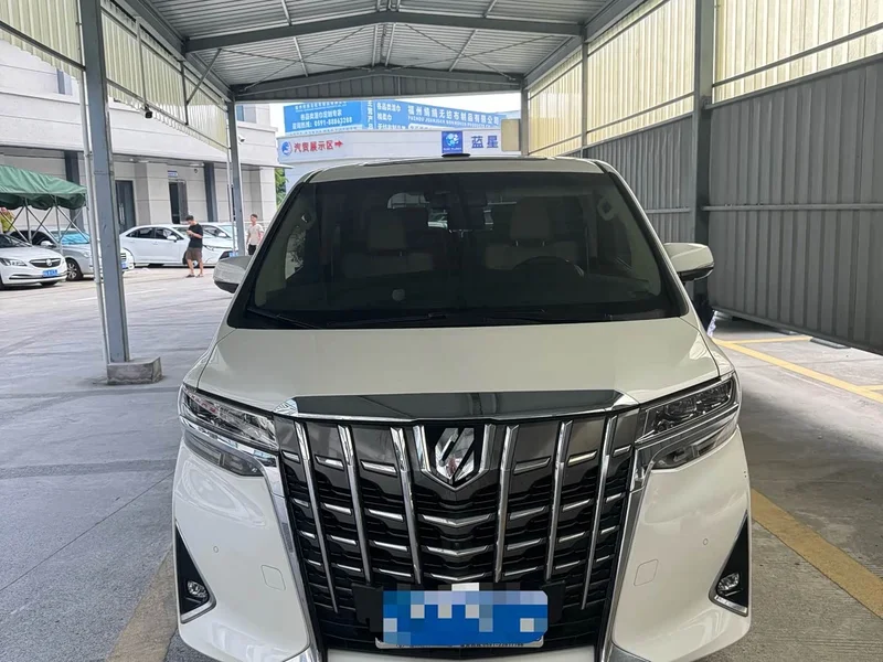 Toyota Alphard — фото 2