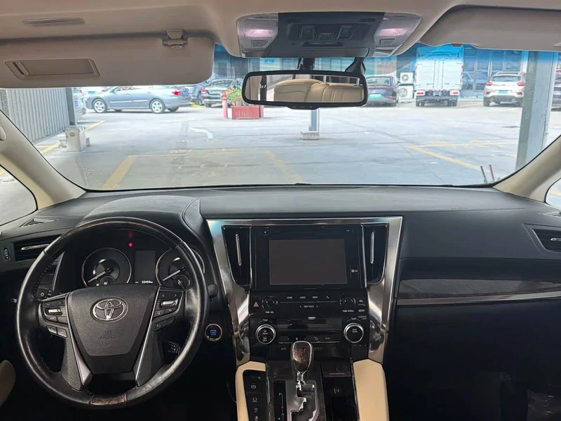 Toyota Alphard — фото 5