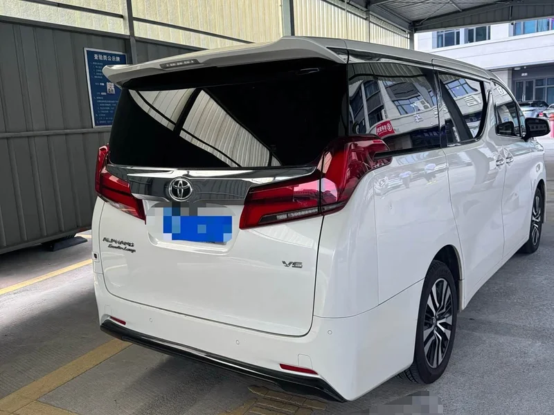 Toyota Alphard — фото 7