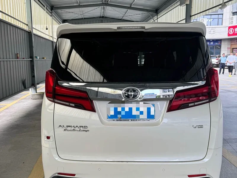 Toyota Alphard — фото 8