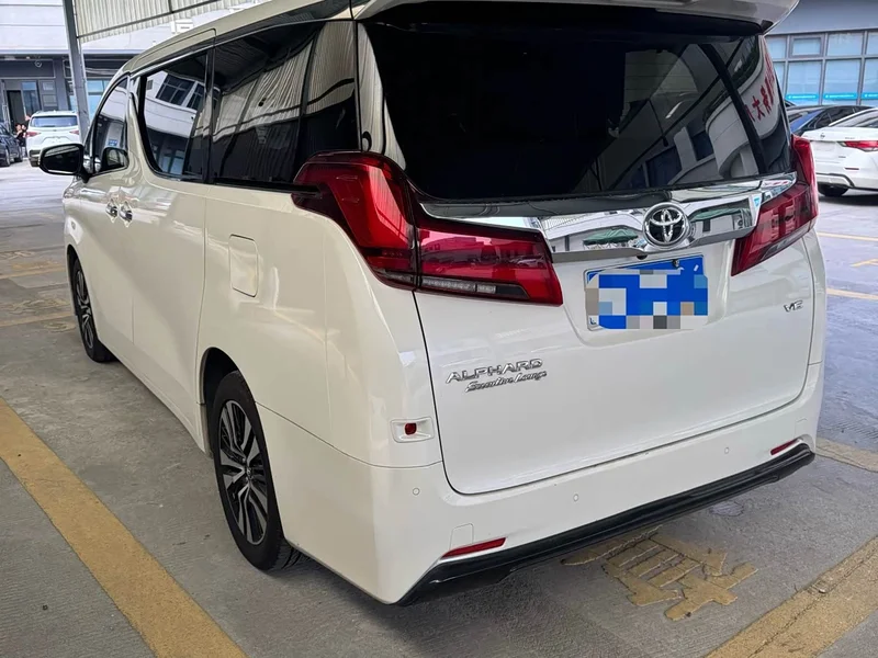 Toyota Alphard — фото 9