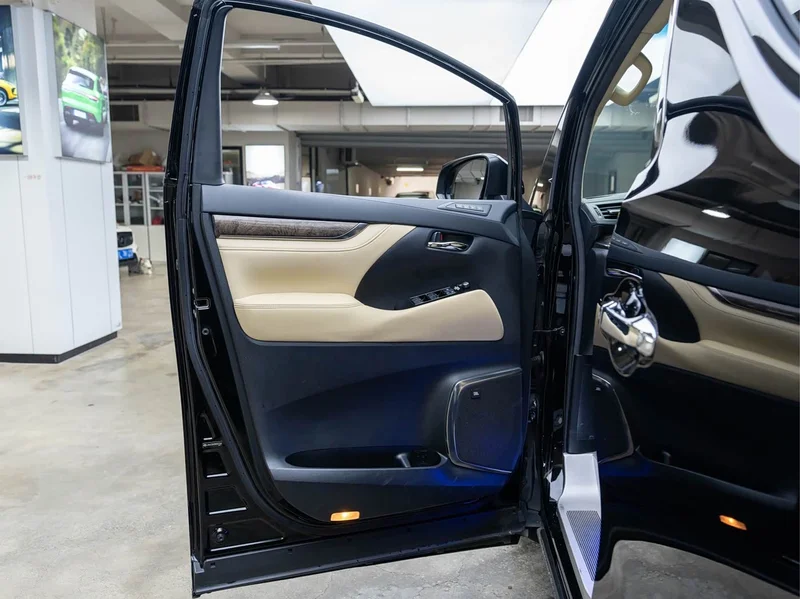 Toyota Alphard — фото 15
