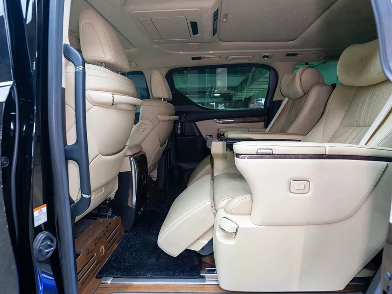 Toyota Alphard — фото 18