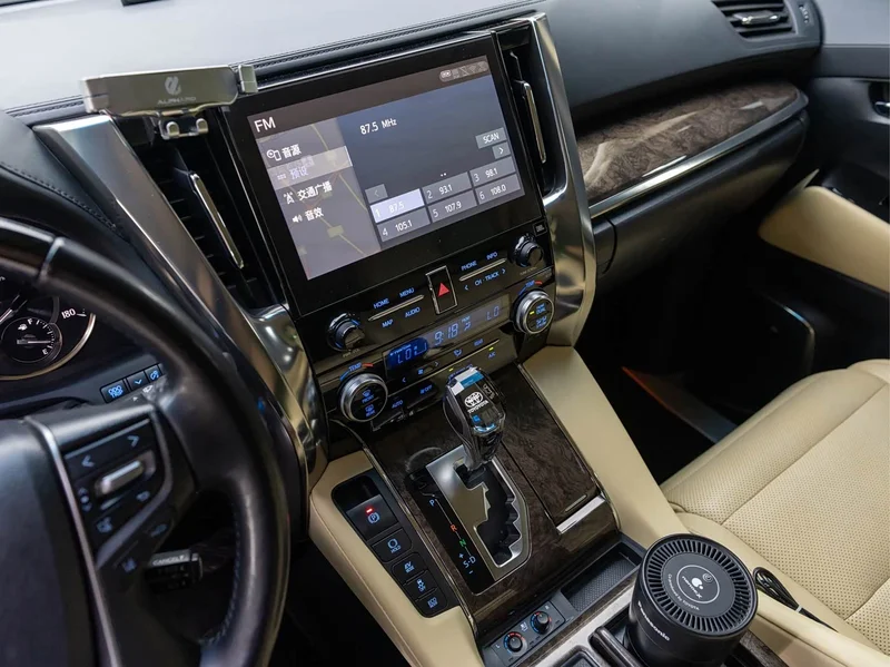Toyota Alphard — фото 10