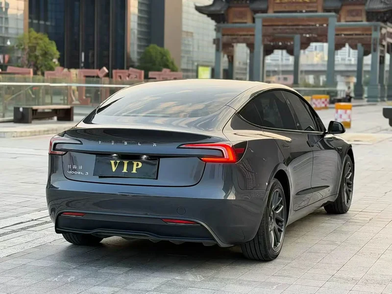 Tesla Model 3 — фото 4