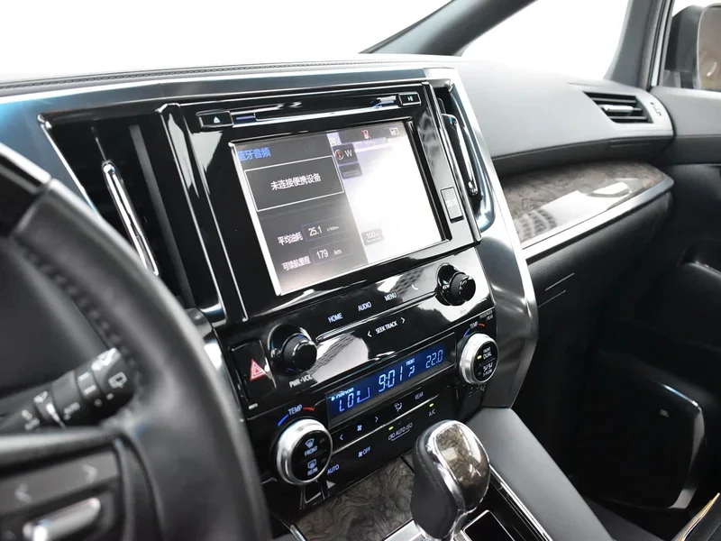 Toyota Alphard — фото 13