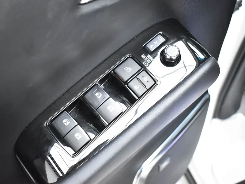 Toyota Alphard — фото 16