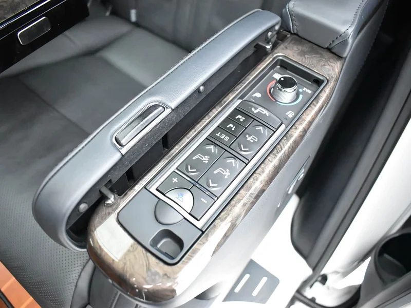Toyota Alphard — фото 26