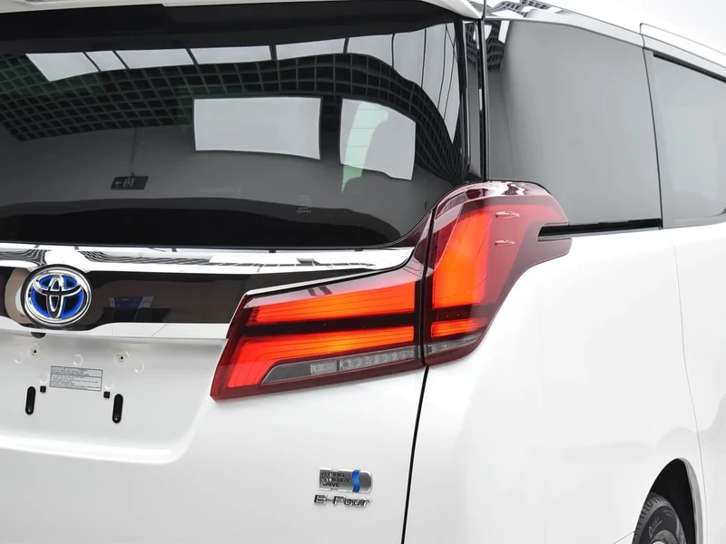 Toyota Alphard — фото 28