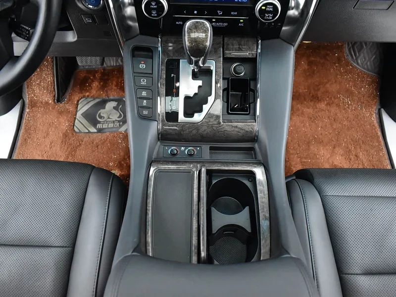 Toyota Alphard — фото 9