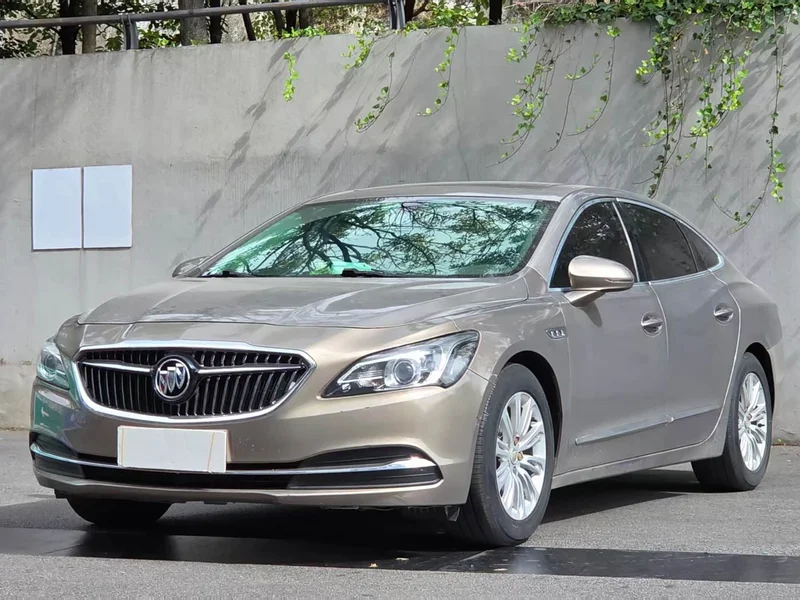Buick LaCrosse — фото 1