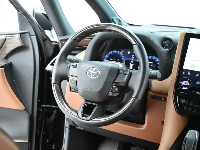 Toyota Alphard — фото 12