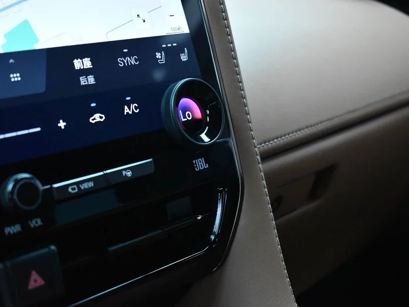 Toyota Alphard — фото 16