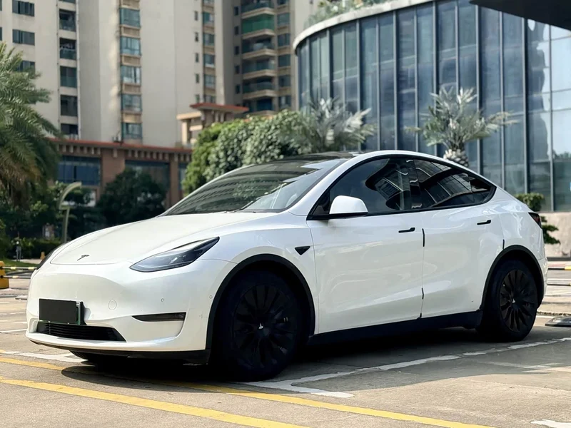 Tesla Model Y — фото 1