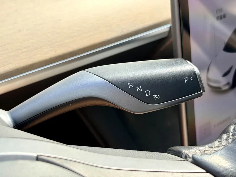 Tesla Model Y — фото 13