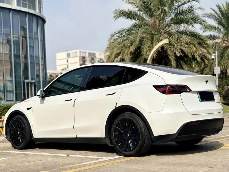 Tesla Model Y — фото 17
