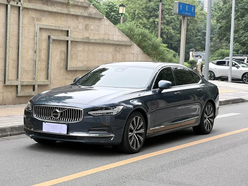 Volvo S90 — фото 1