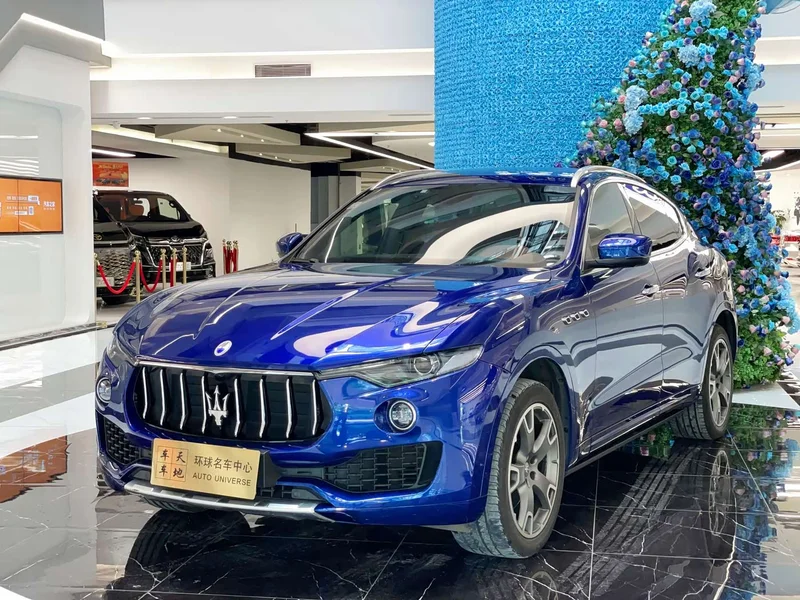 Maserati Levante — фото 1