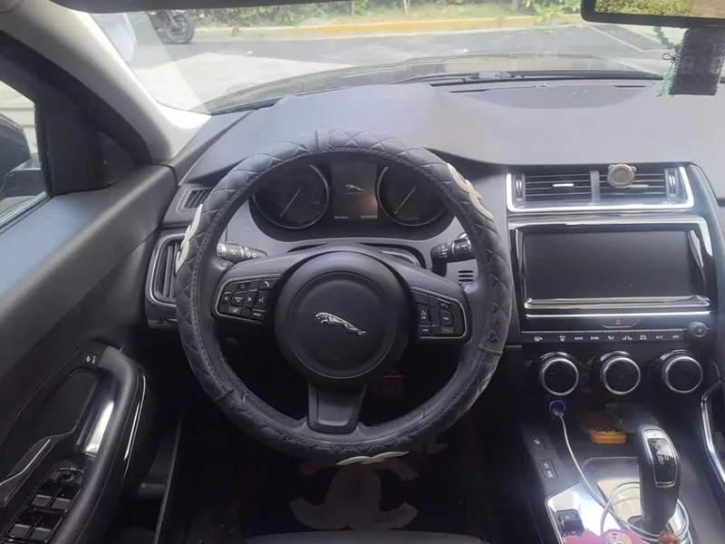 Jaguar E-PACE — фото 11