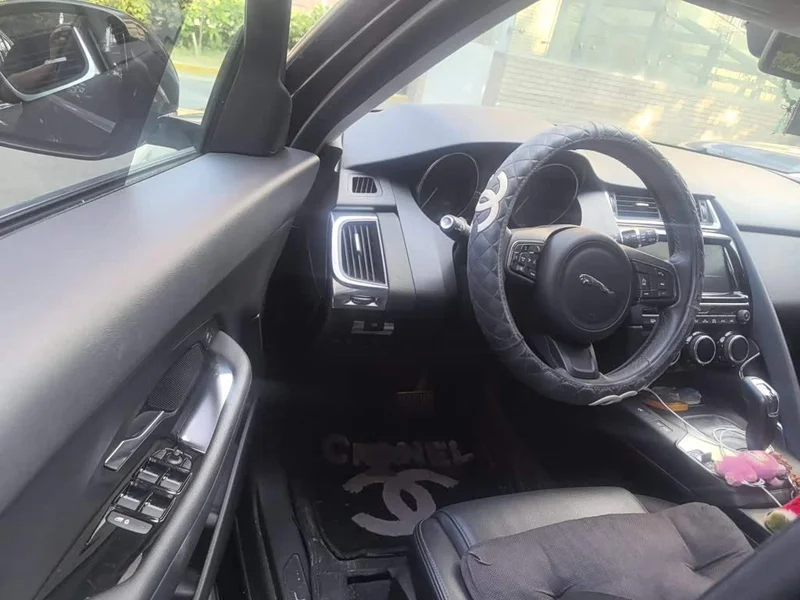 Jaguar E-PACE — фото 17