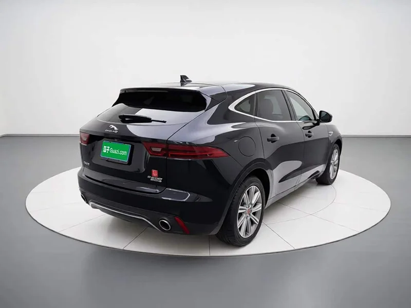 Jaguar E-PACE — фото 6