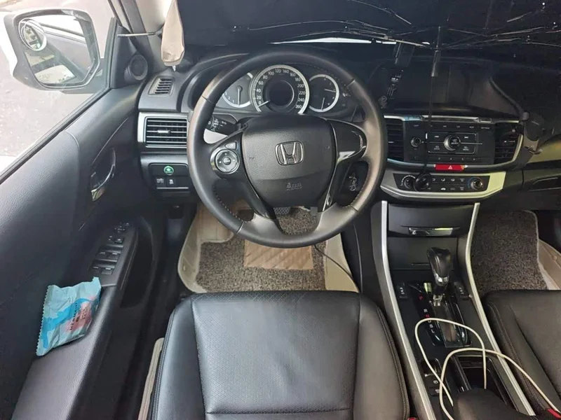 Honda Accord — фото 11