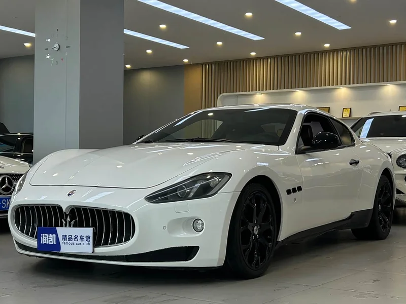 Maserati GranTurismo — фото 1