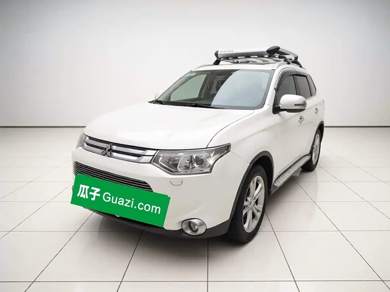 Mitsubishi Outlander — фото 1