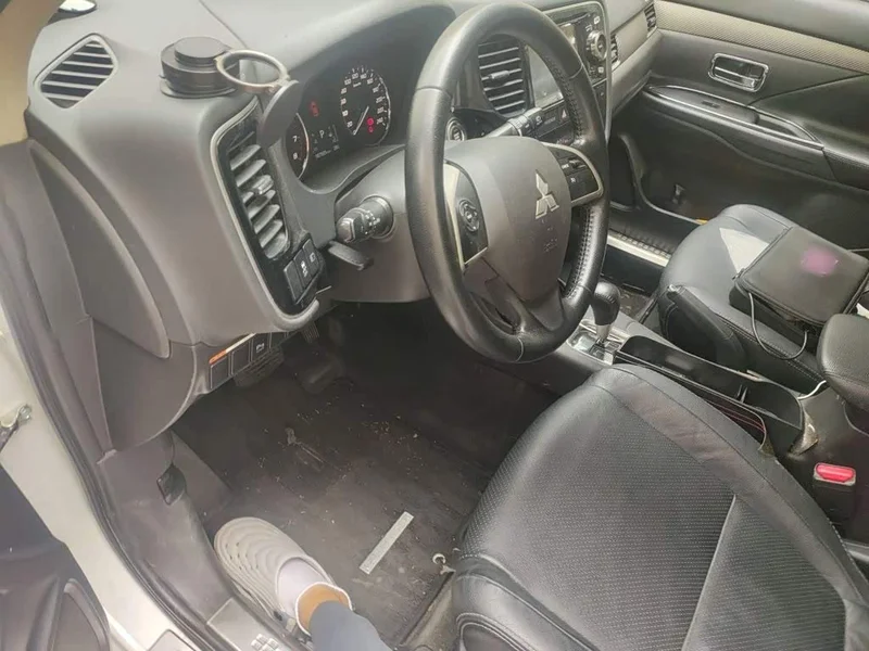 Mitsubishi Outlander — фото 12