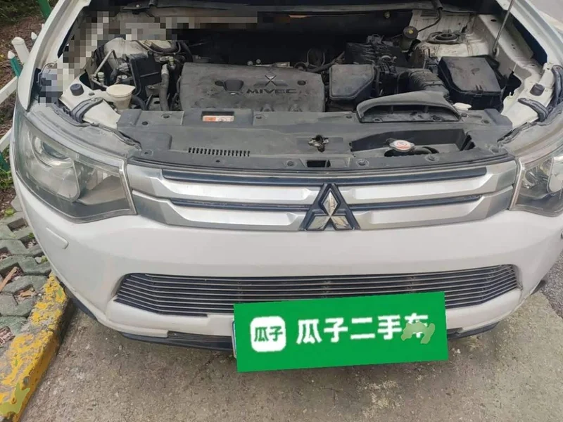Mitsubishi Outlander — фото 16