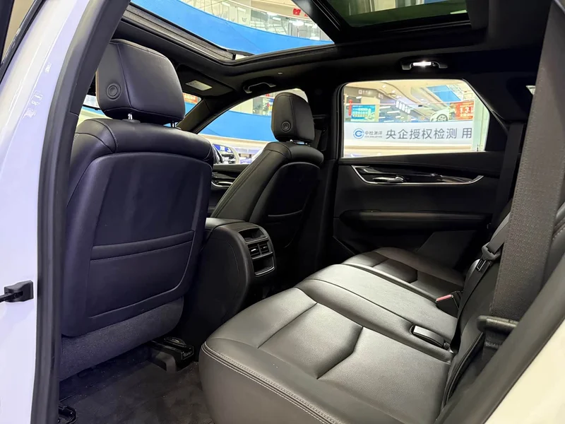 Cadillac XT5 — фото 11