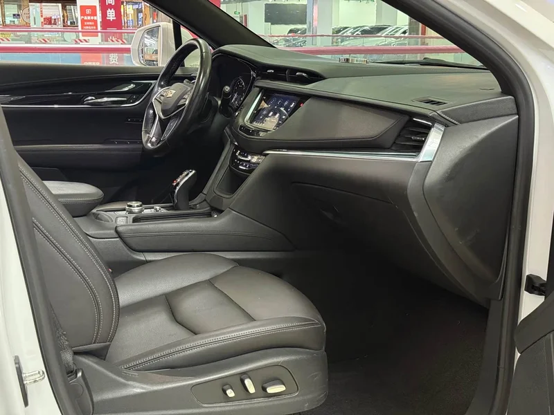 Cadillac XT5 — фото 12