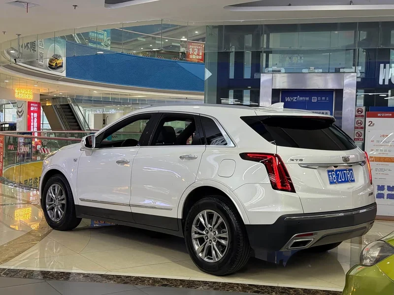 Cadillac XT5 — фото 15