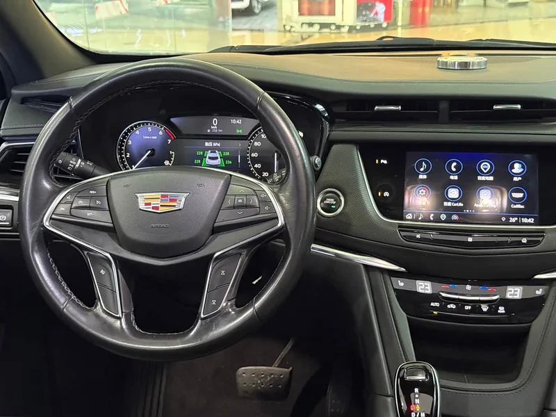 Cadillac XT5 — фото 10
