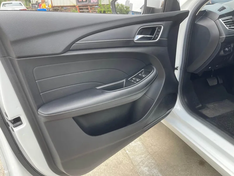 Roewe i5 — фото 10