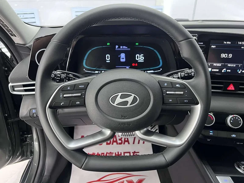 Hyundai Elantra — фото 11