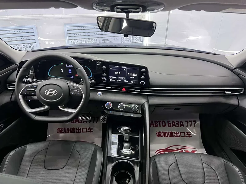 Hyundai Elantra — фото 15